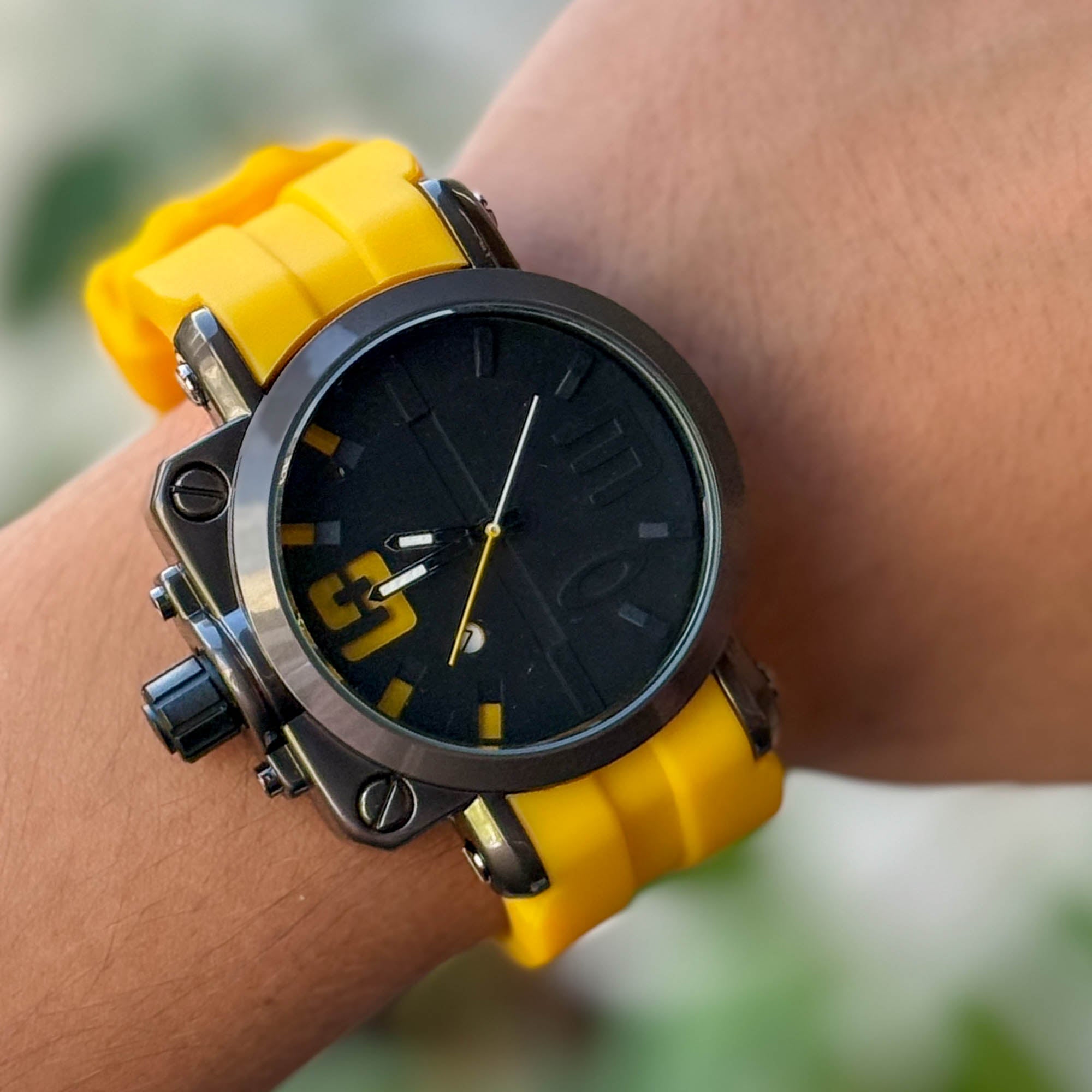 RELOJ 0KL3Y GOMA AMARILLO HOMBRE