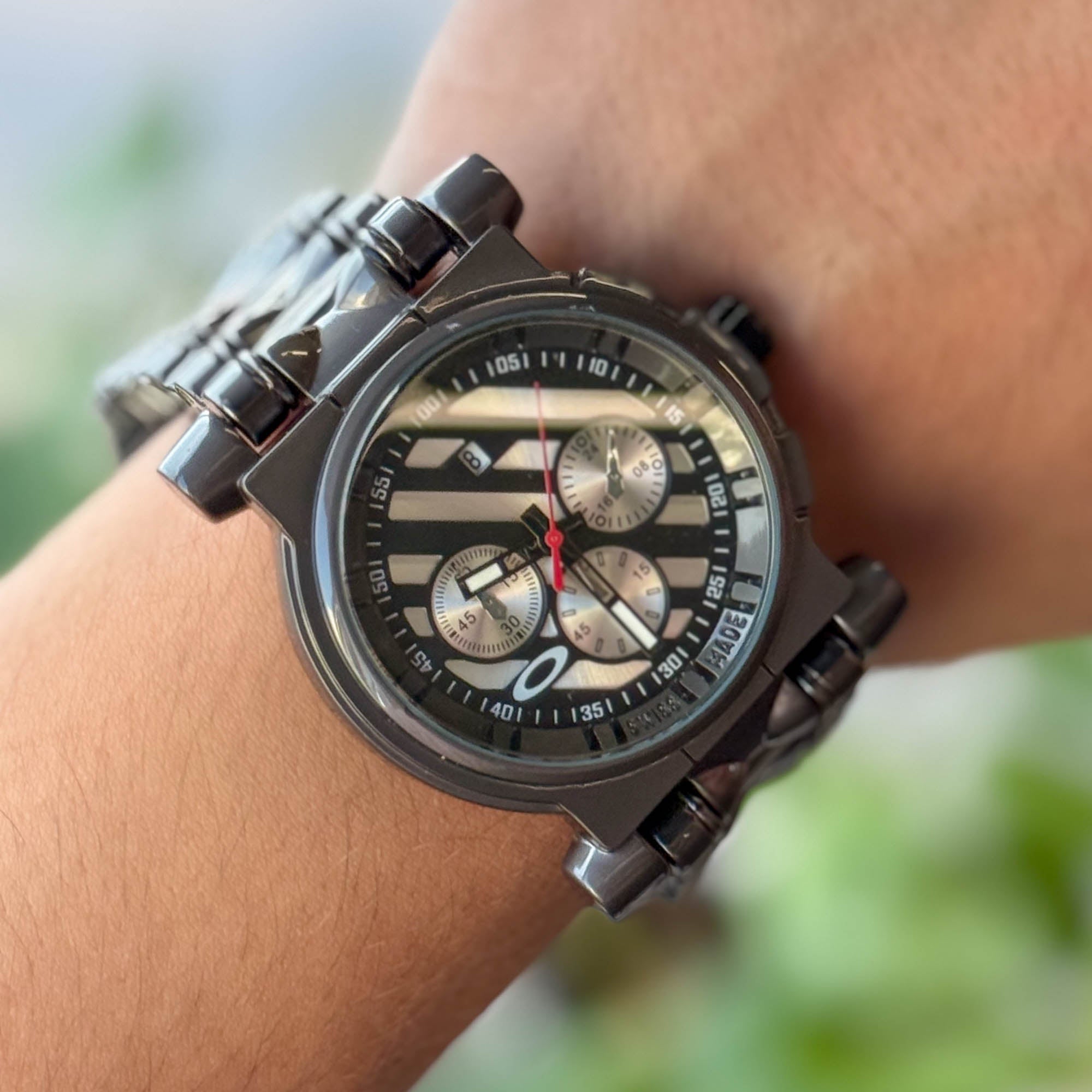 RELOJ 0KL3Y  METALICO NEGRO X PLATEADO  HOMBRE