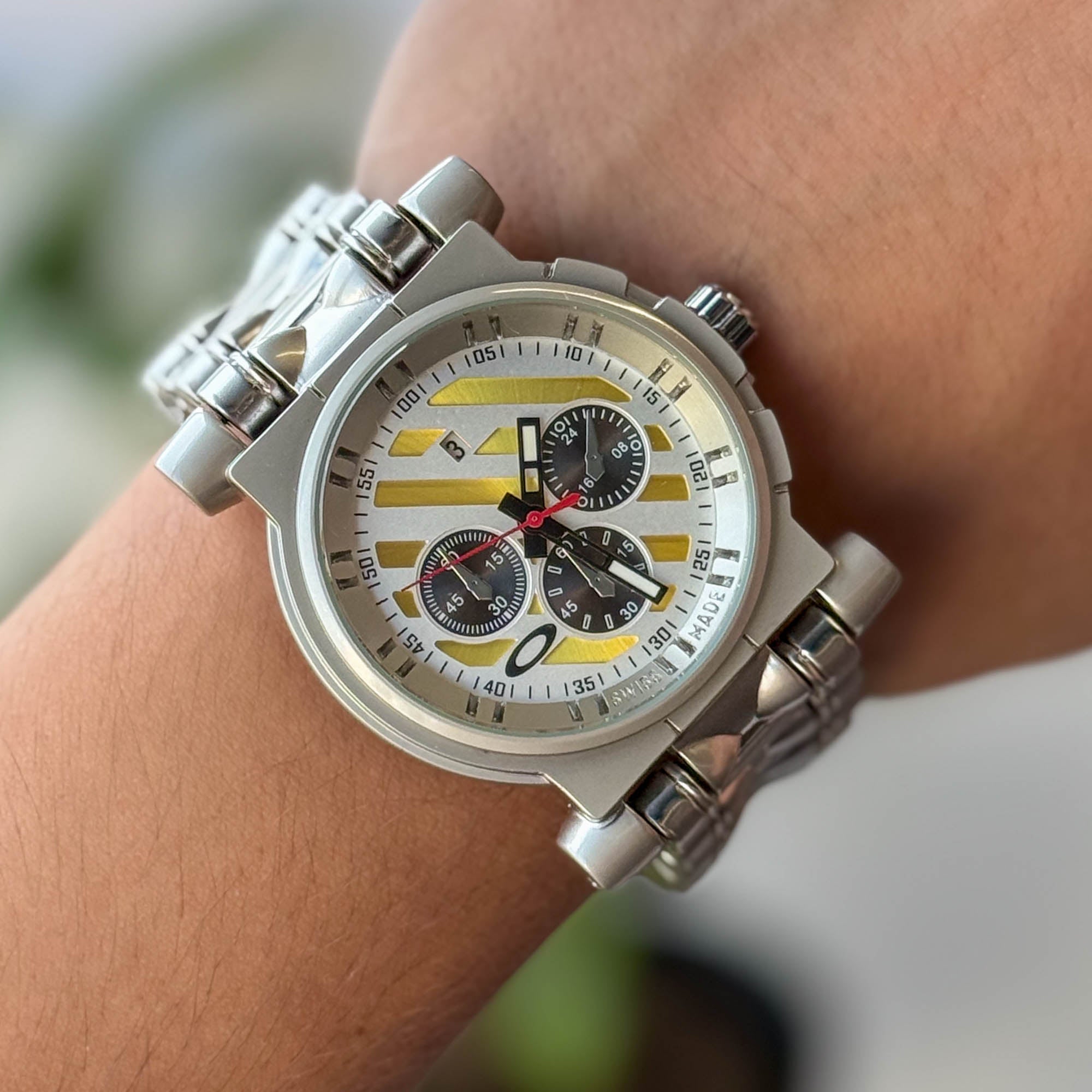RELOJ 0KL3Y  METALICO PLATEADO X AMARILLO  HOMBRE