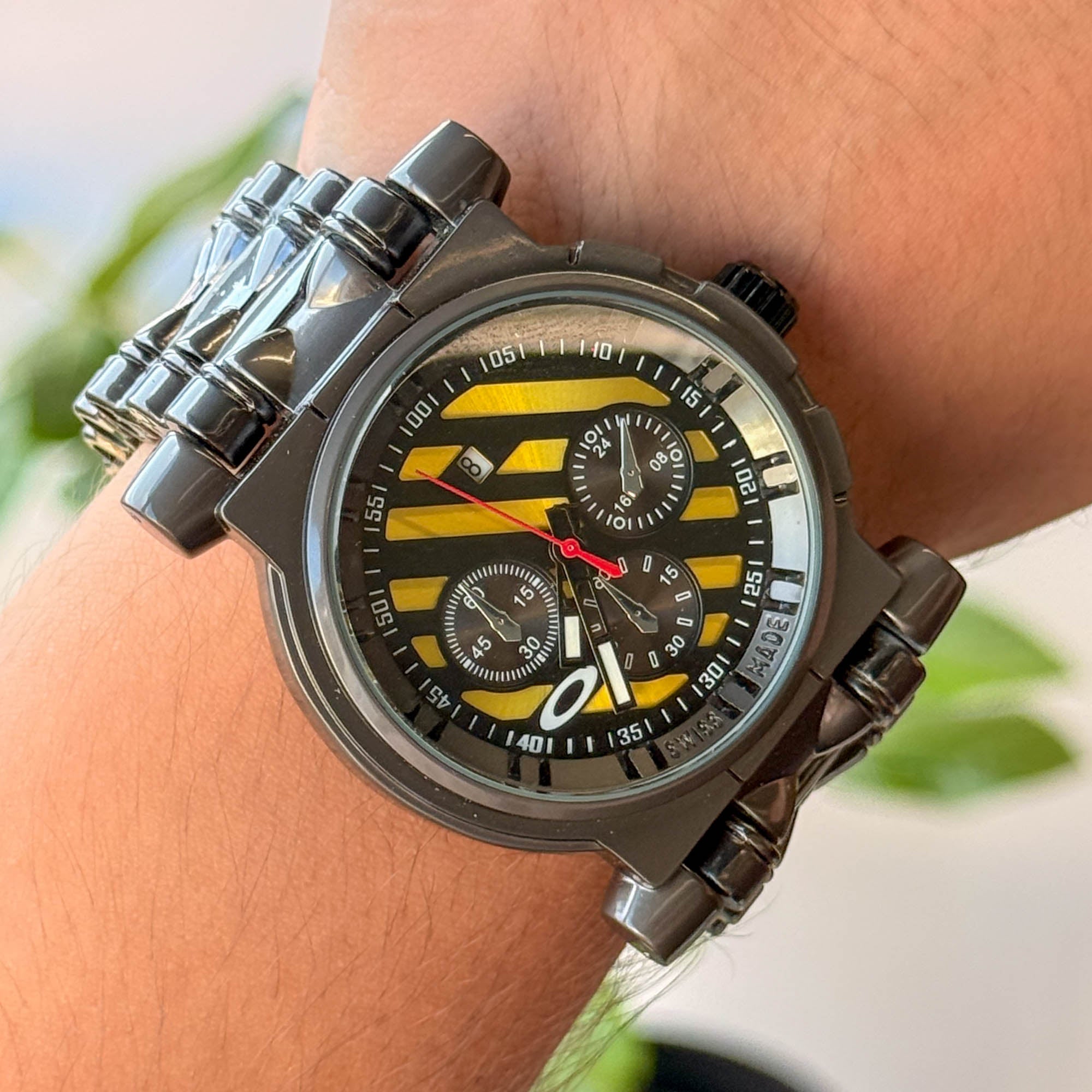 RELOJ 0KL3Y  METALICO NEGRO X AMARILLO  HOMBRE