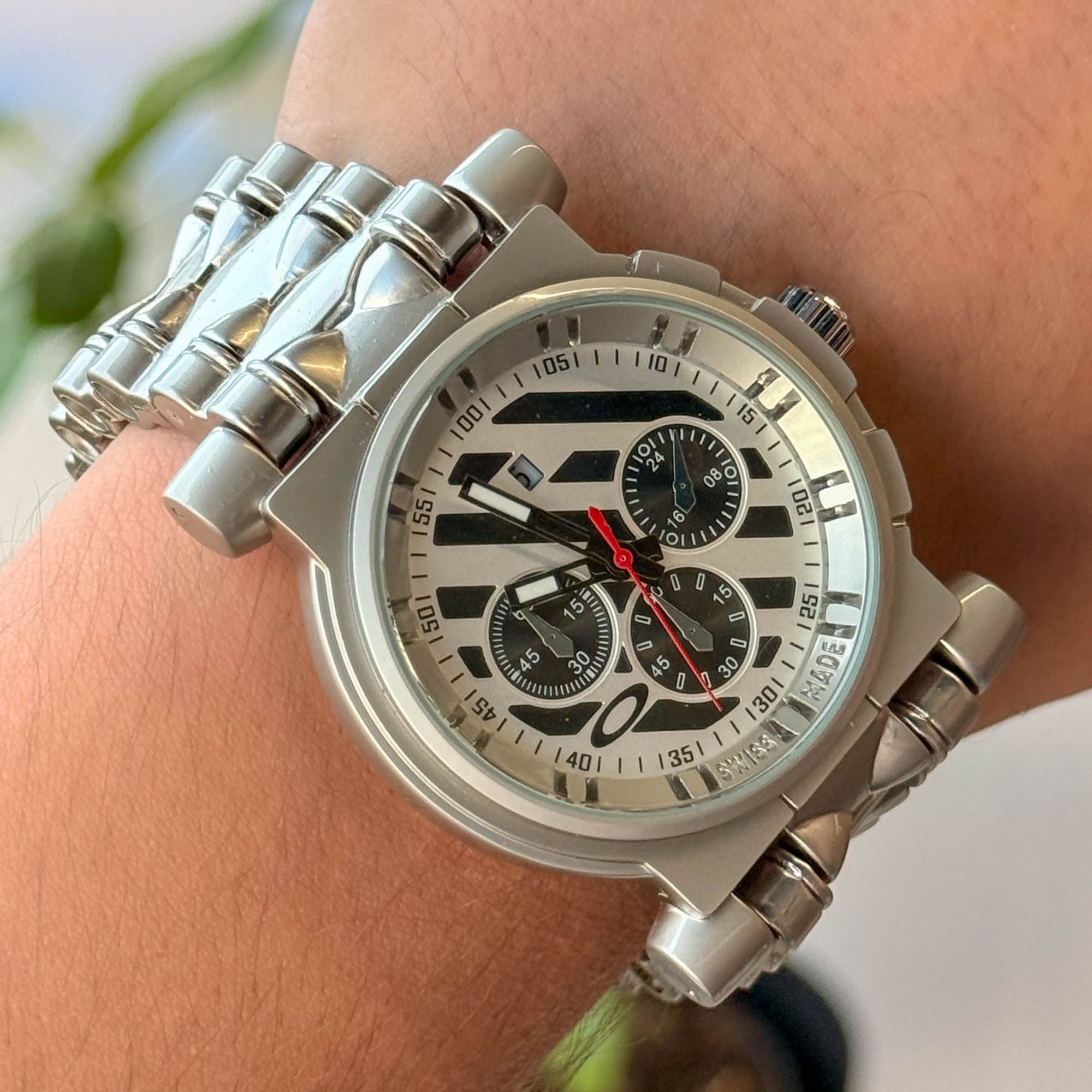 RELOJ 0KL3Y  METALICO PLATEADO CIRCULO BLANCO HOMBRE