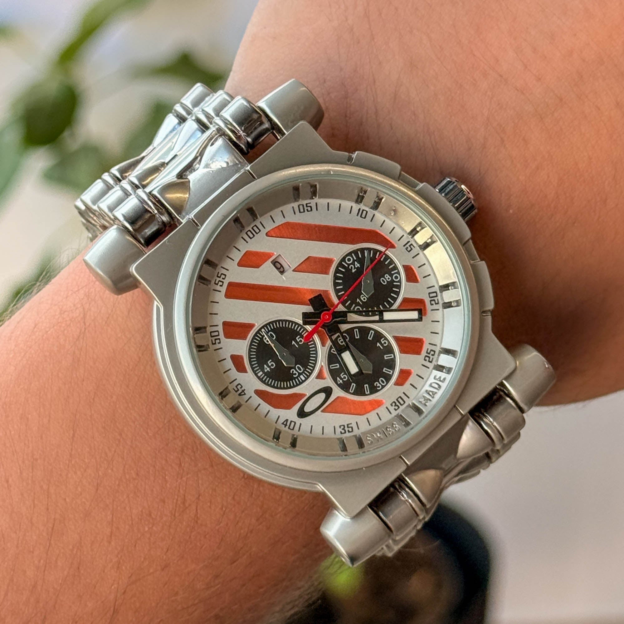 RELOJ 0KL3Y  METALICO PLATEADO X NARANJA   HOMBRE
