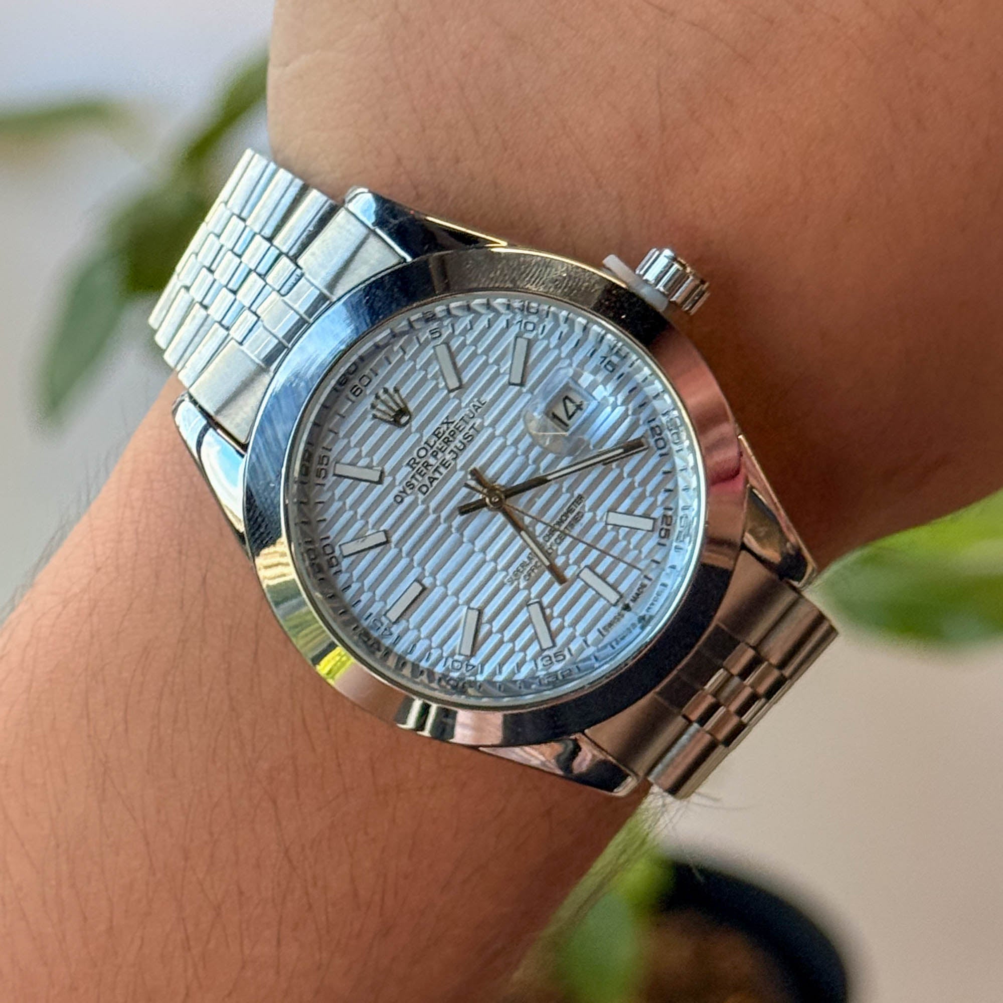 RELOJ R0L3X  METALICO ESTILO 3 PLATEADO  X AZUL CELESTE HOMBRE
