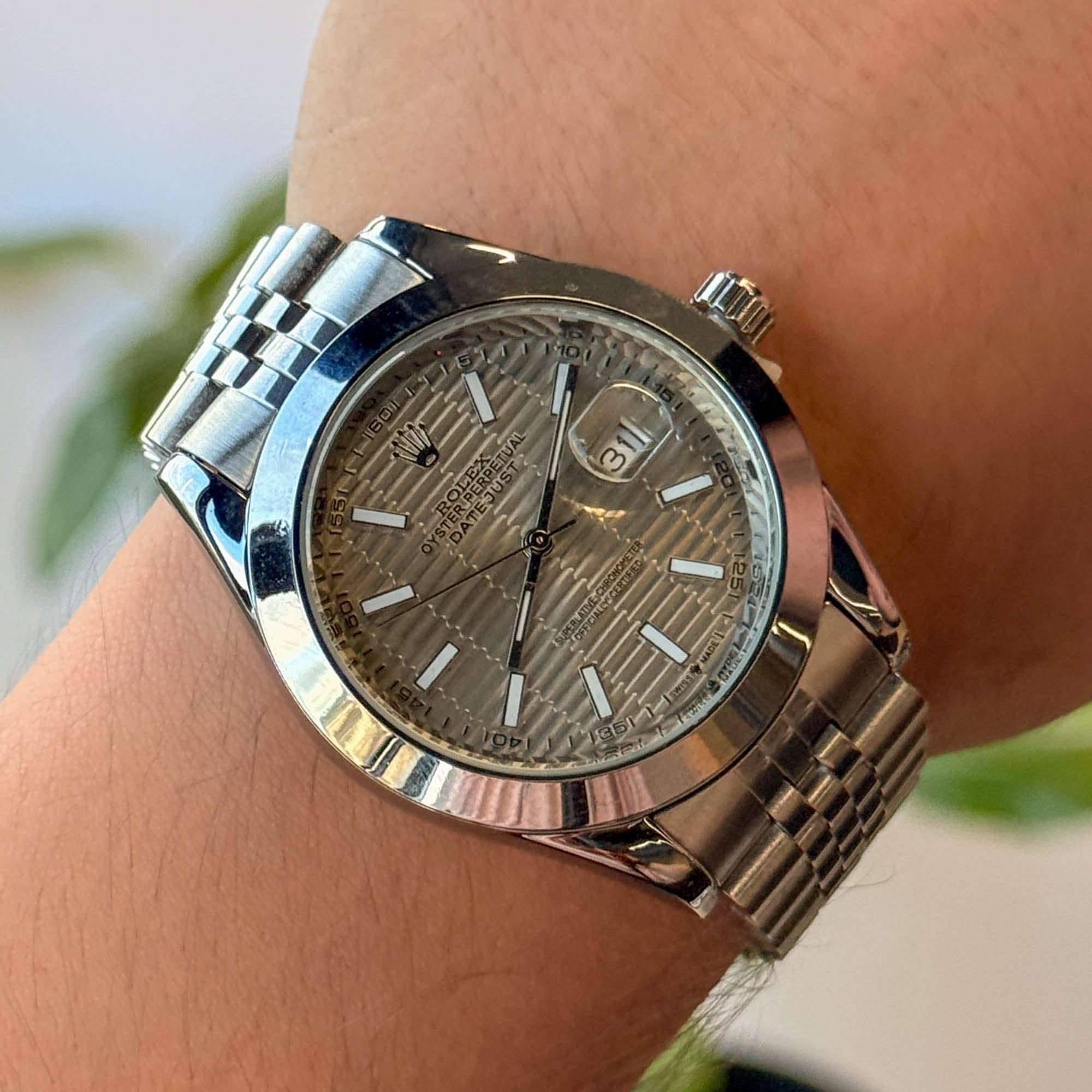 RELOJ R0L3X  METALICO ESTILO 3 PLATEADO  FONDO GRIS HOMBRE