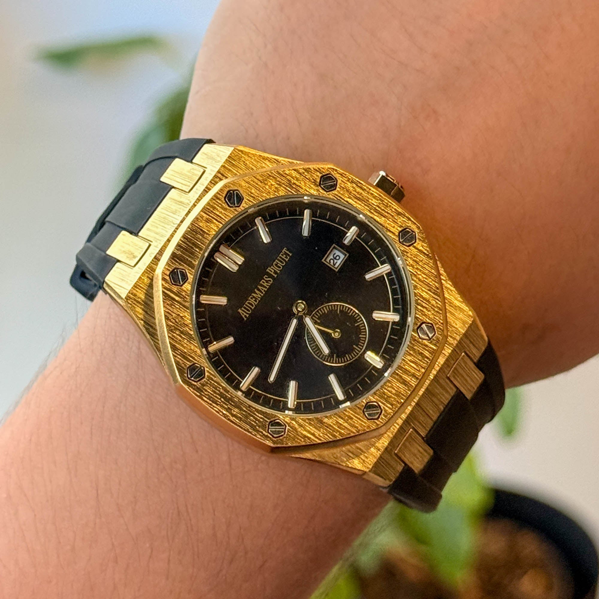 RELOJ APP GOMA NEGRO X DORADO HOMBRE