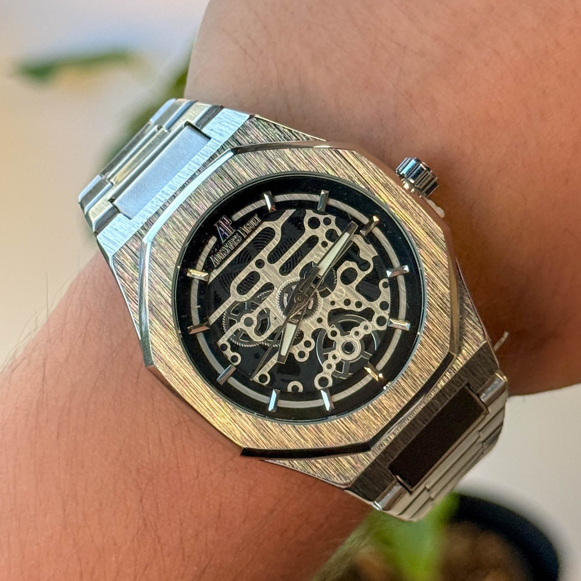 RELOJ APP METALICO PLATEADO X NEGRO  HOMBRE