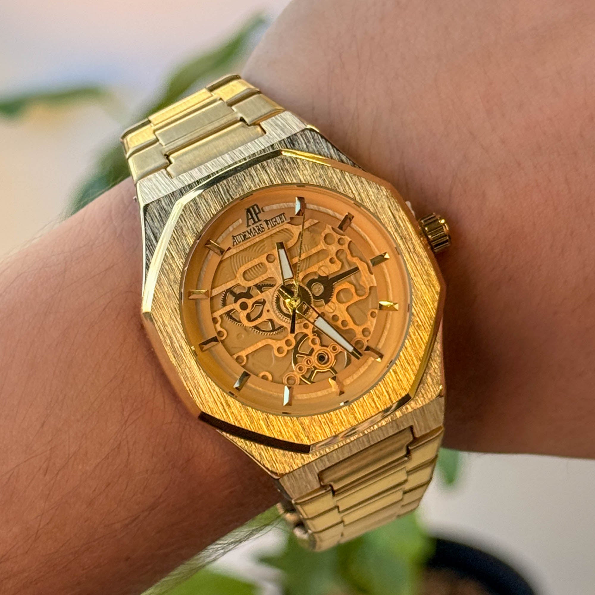 RELOJ APP METALICO  DORADO  HOMBRE