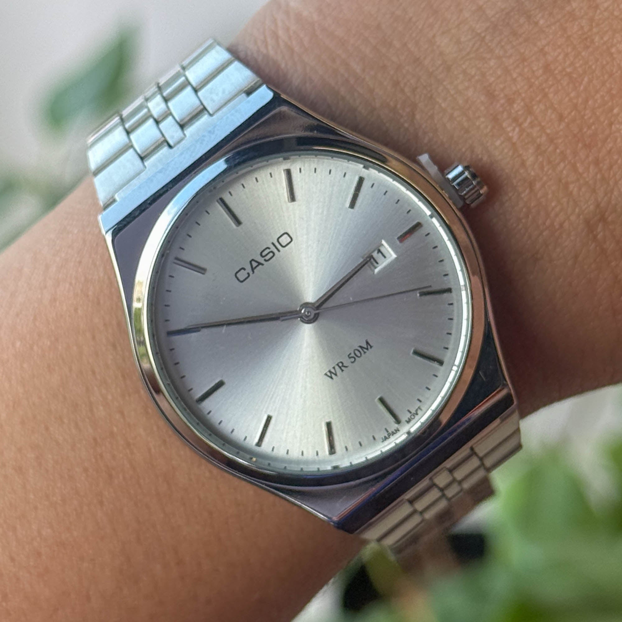 RELOJ CAS10 METALICO PLATEADO X BLANCO   HOMBRE