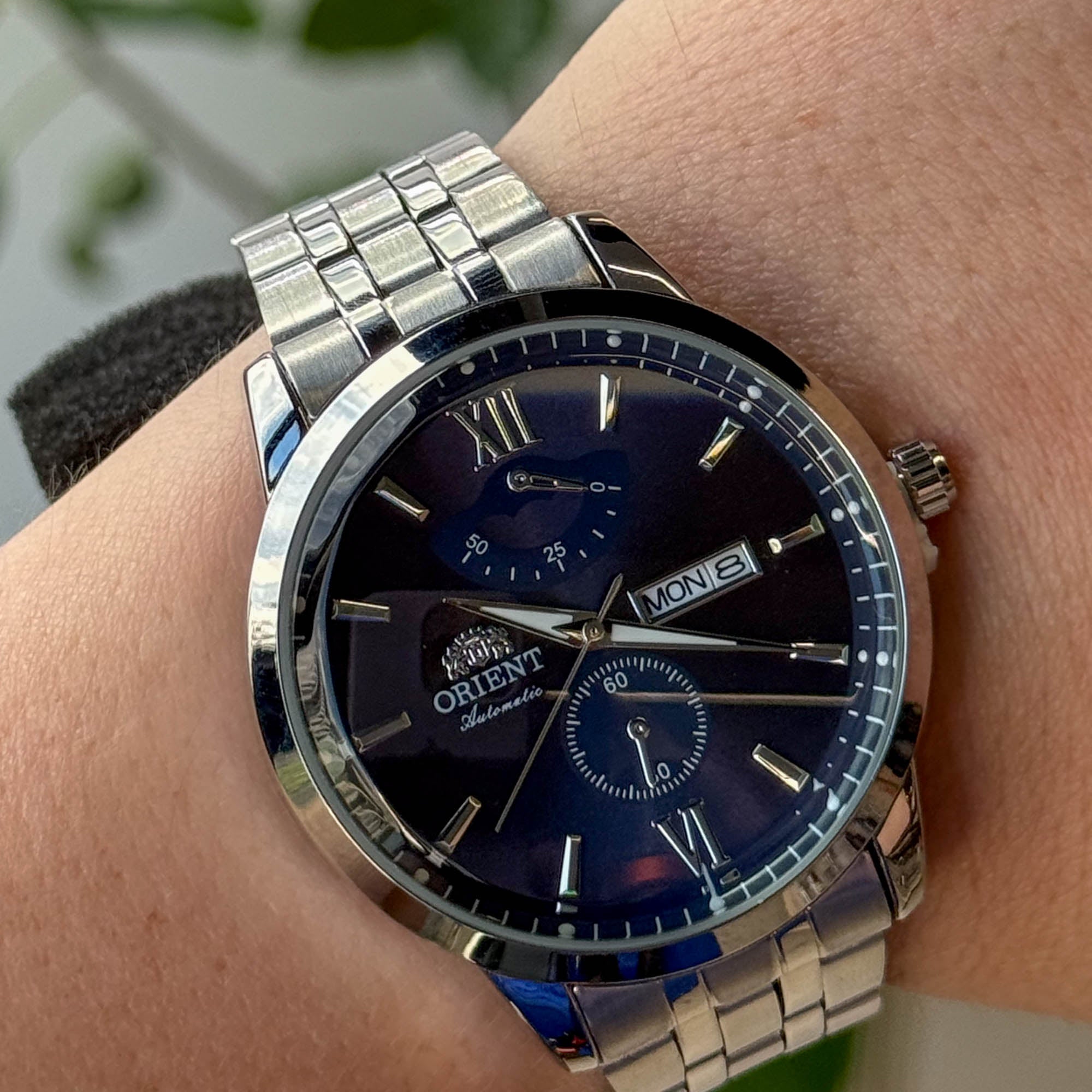 RELOJ 0R1ENT PLATEADO FONDO AZUL  HOMBRE