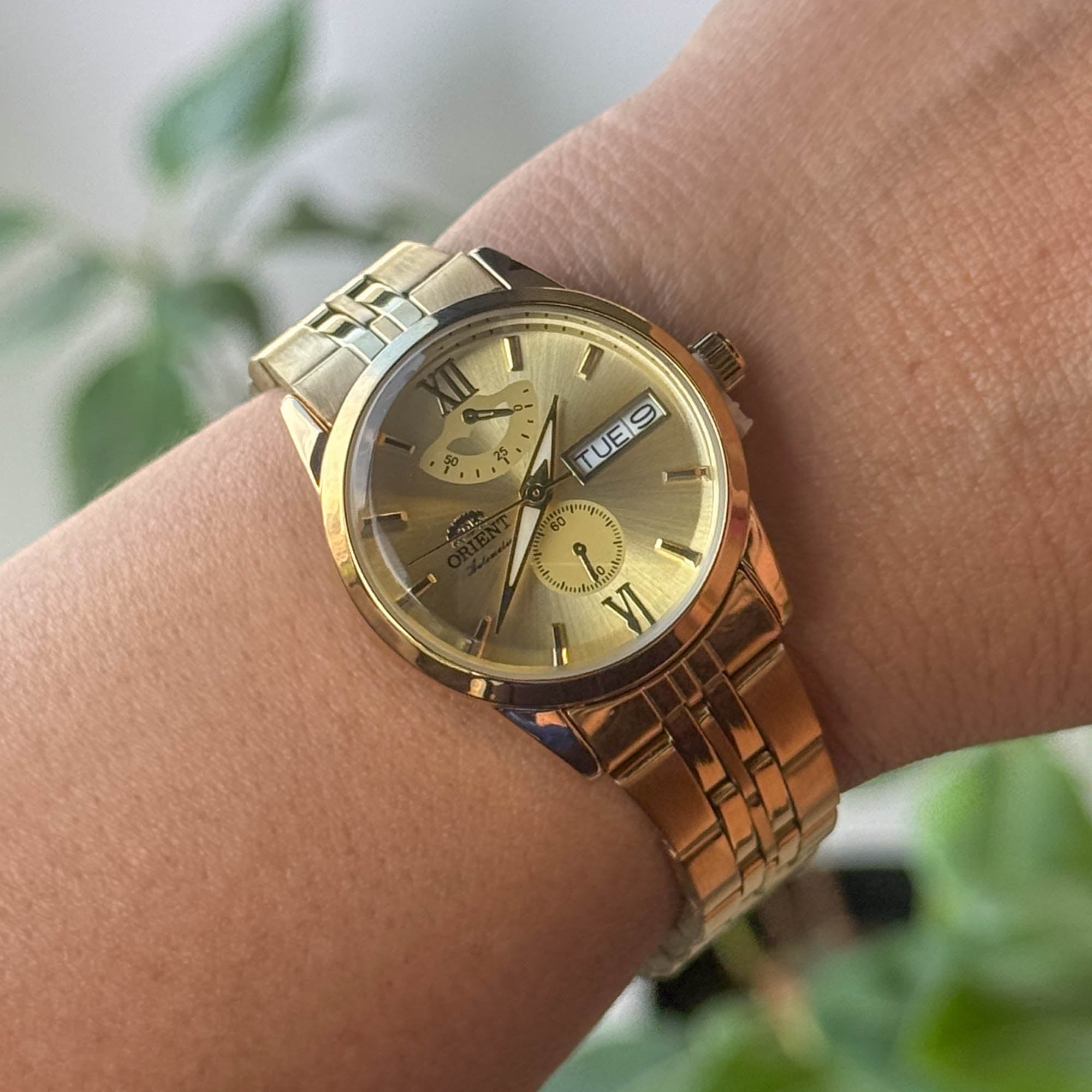 RELOJ 0R1ENT DORADO DAMA