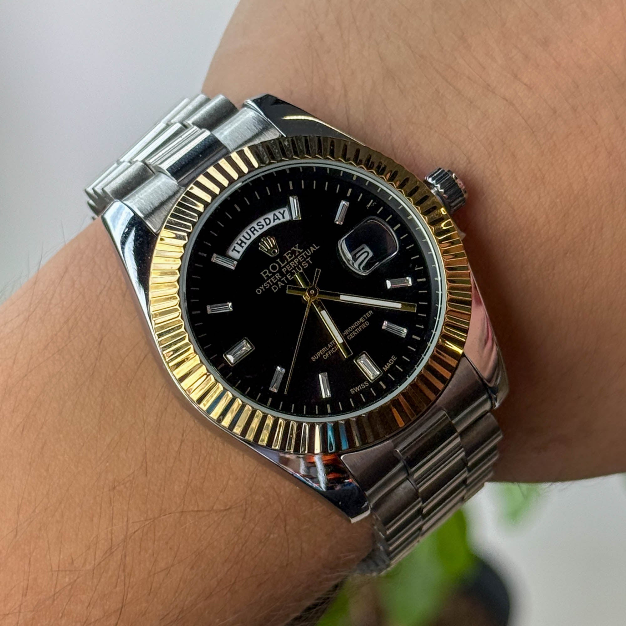 RELOJ R0L3X PLATA X DORADO FONDO NEGRO  HOMBRE
