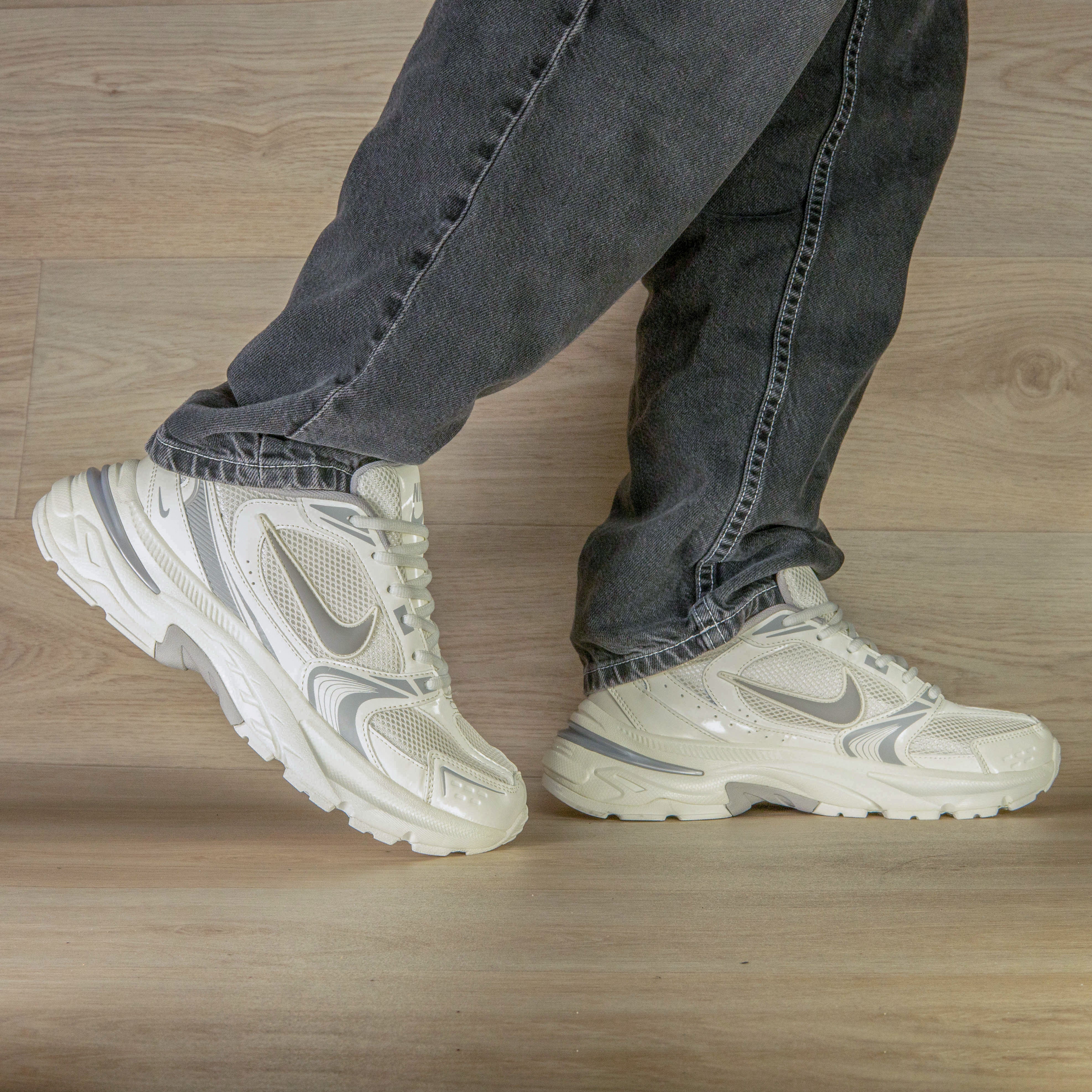 N1K3 VK LONA HOMBRE BEIGE X GRIS